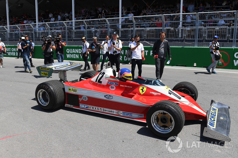 Jacques Villeneuve, pilote la Ferrari 312T3 de son père