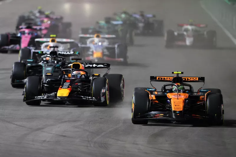 Lando Norris, McLaren, Max Verstappen, Red Bull Racing
