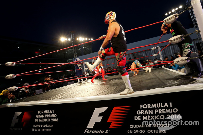 Lichadores en el paddock