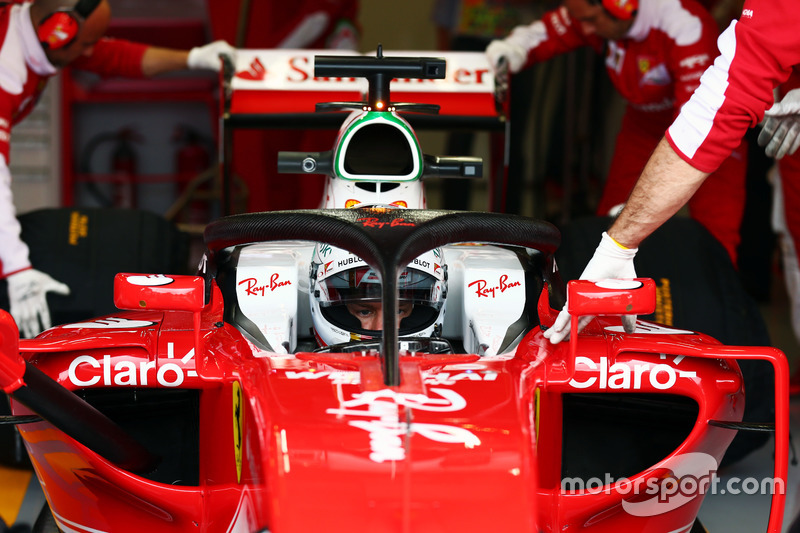 Sebastian Vettel, Ferrari SF16-H, rueda con la protección de cabeza Halo 2