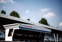 Muret des stands Williams