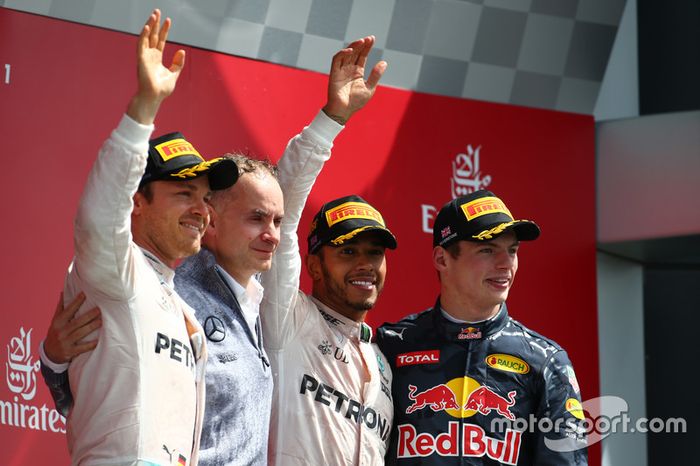 Podio: ganador de la carrera Lewis Hamilton, Mercedes AMG F1 W07; segundo lugar Nico Rosberg, Mercedes AMG Petronas F1 W07 y tercer lugar Max Verstappen, Red Bull Racing