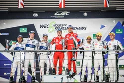 Podium LMGTE Pro: winnaars Davide Rigon, Sam Bird, AF Corse, tweede Marino Franchitti, Andy Priaulx,