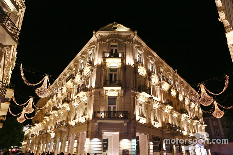 La ciudad de Bakú de noche