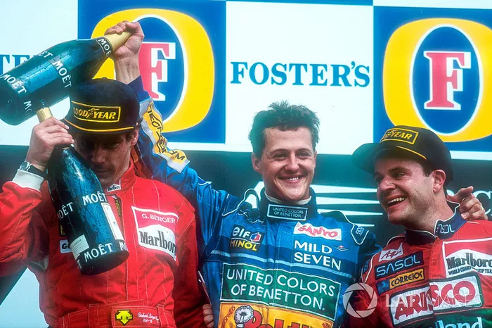 Podio: el ganador Michael Schumacher, segundo Gerhard Berger, tercero Rubens Barrichello