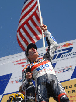 Nicky Hayden, Repsol Honda Team viert op het podium