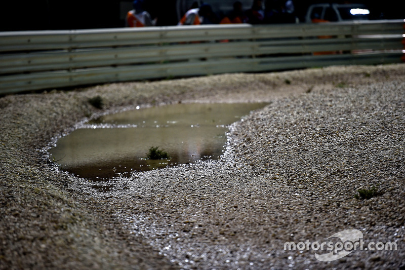 Wet track