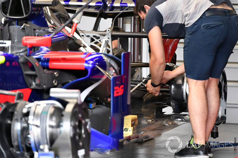 Scuderia Toro Rosso STR12