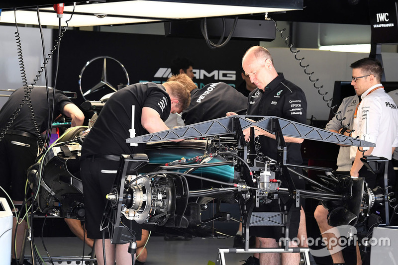 Mercedes AMG F1 W08 detalle chasis y frenos delanteros