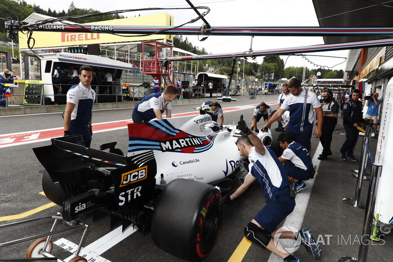 Engineers work on the car of Lance Stroll, Williams FW40