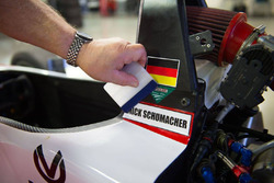 Un sticker Mick Schumacher