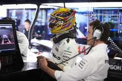 Lewis Hamilton, Mercedes AMG F1, Toto Wolff, Executive Director Mercedes AMG F1