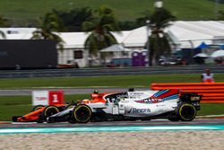 Stoffel Vandoorne, McLaren MCL32 and Felipe Massa, Williams FW40 battle