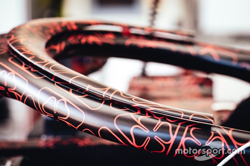 Dettaglio dell'halo e della livrea Alfa Romeo Racing