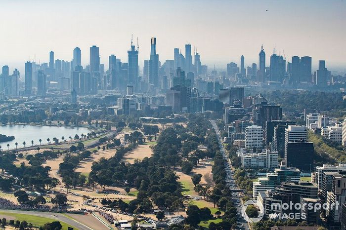 Vista aérea de la ciudad y el circuito