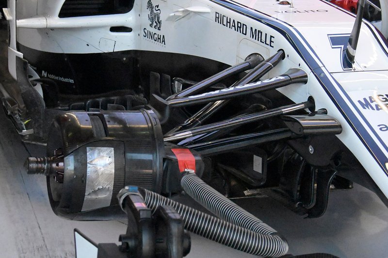 Alfa Romeo Racing C38, dettaglio del cestello del freno anteriore