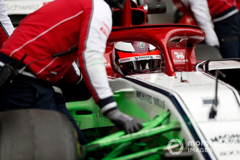 Kimi Raikkonen, Alfa Romeo Racing C38 con aero paint sulla sospensione anteriore