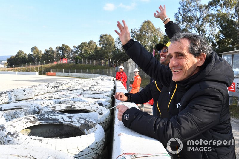 Daniel Ricciardo, Renault F1 Team and Alain Prost, Renault F1 Team Special Advisor watch the Action from trackside