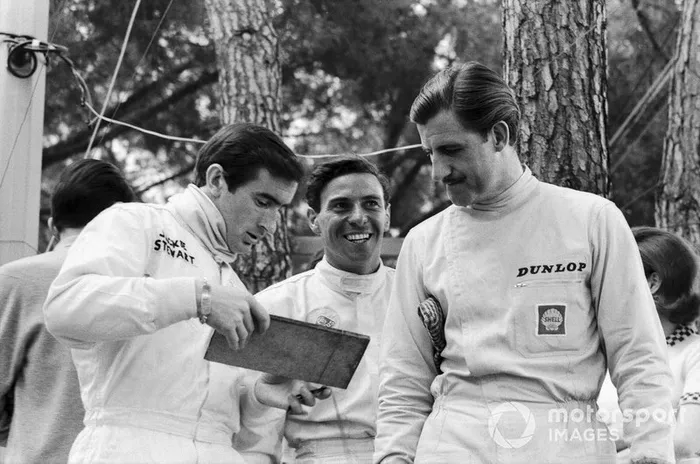 Jackie Stewart ao lado de Jim Clark e Graham Hill