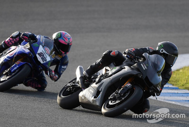 Lewis Hamilton prova la Yamaha Superbike
