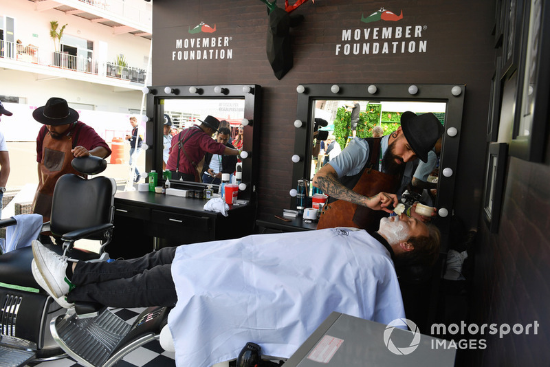 Davide Valsecchi, Sky TV en la barbería de Fundación Movember