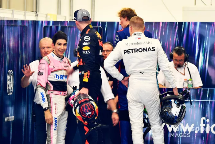 ...e no ano passado, ao se enroscar com Esteban Ocon no S do Senna, perdendo a liderança e a vitória para Hamiltojn e tirando satisfações com o francês após a corrida.