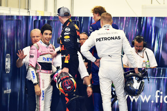 Max Verstappen, Red Bull Racing en Esteban Ocon, Racing Point Force India opstootje