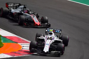 Sergey Sirotkin, Williams FW41 et Romain Grosjean, Haas F1 Team VF-18 