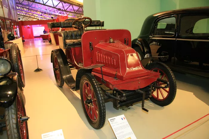 1901年：ダラック・トノー（Darracq Tonneau）