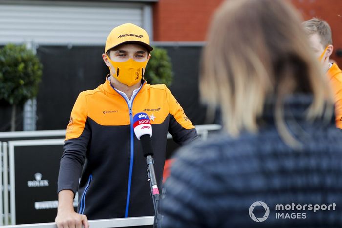 Lando Norris, McLaren con los medios