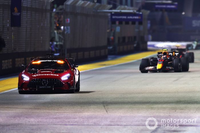 El Safety Car y Sergio Pérez, Red Bull Racing RB18