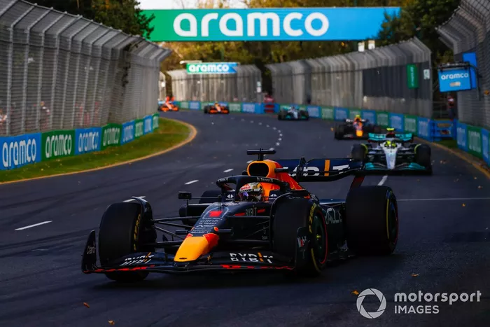 Max Verstappen, Red Bull Racing RB18, Lewis Hamilton, Mercedes W13, Sergio Pérez, Red Bull Racing RB18