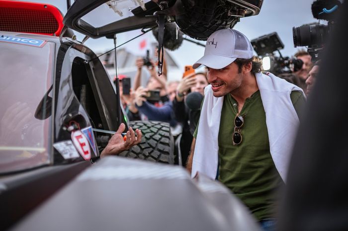 Carlos Sainz visiting Audi Sport Team