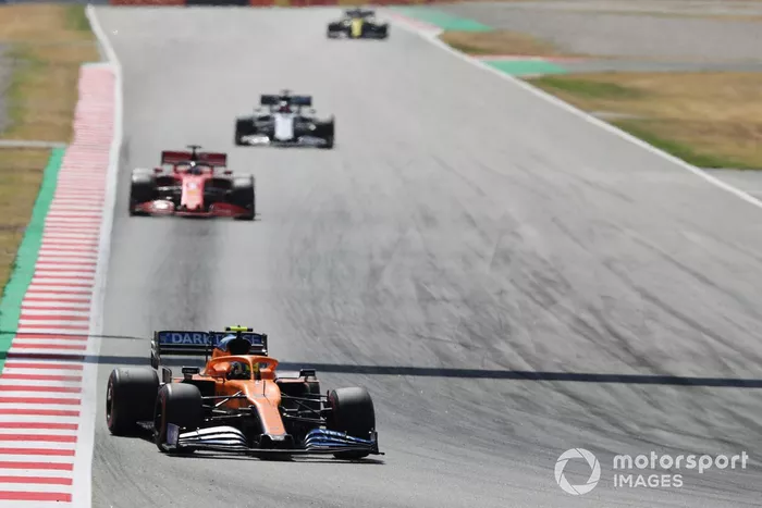 Lando Norris, McLaren MCL35, Sebastian Vettel, Ferrari SF1000