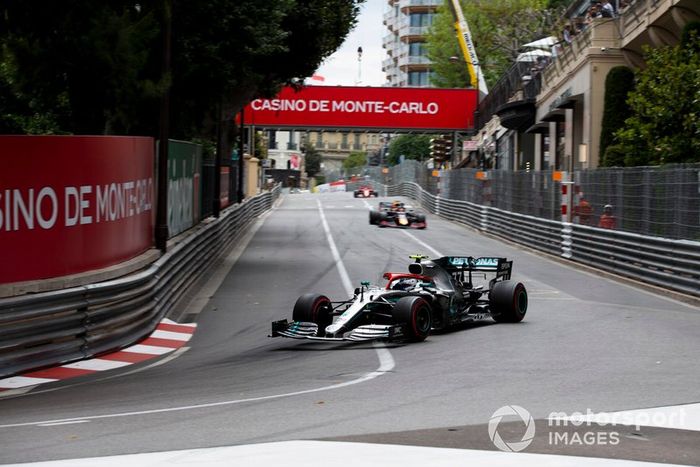 Valtteri Bottas, Mercedes AMG W10, Max Verstappen, Red Bull Racing RB15
