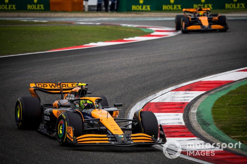 Lando Norris, McLaren MCL38, Oscar Piastri, McLaren MCL38