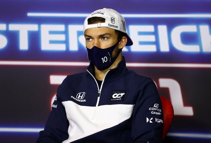 Pierre Gasly, AlphaTauri durante la conferencia de prensa
