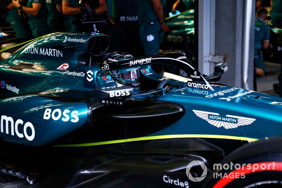 Lance Stroll, Aston Martin AMR24, sale del garaje 