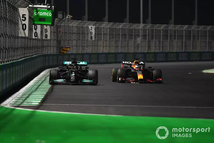 Lewis Hamilton, Mercedes W12, Max Verstappen, Red Bull Racing RB16B