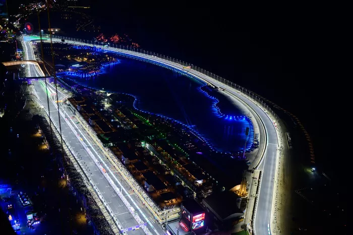 Vista nocturna del circuito Yeda  Corniche