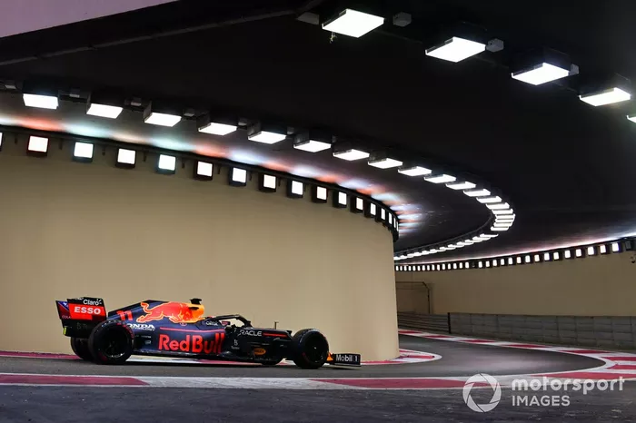 Sergio Perez, Red Bull Racing RB15 Mule 