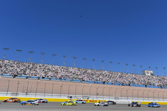 Daniel Suarez, Joe Gibbs Racing, Toyota Camry ARRIS y Ryan Blaney, Team Penske, Ford Fusion PPG