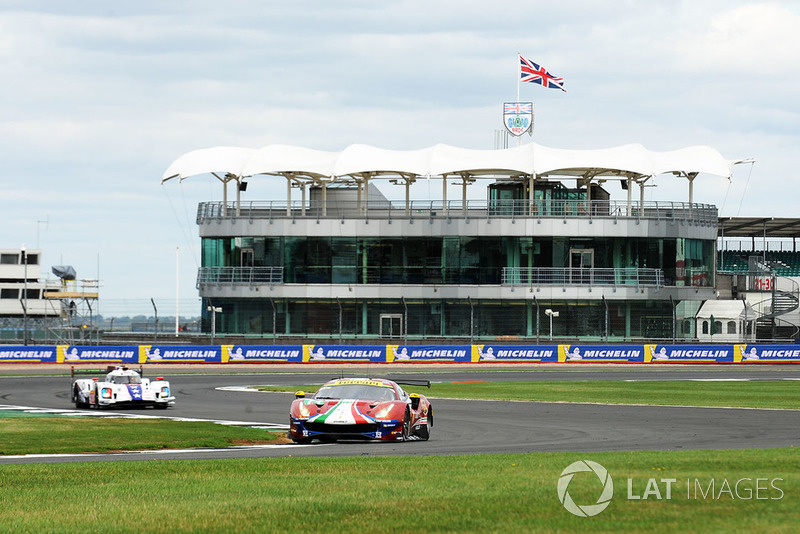 #71 AF Corse Ferrari 488 GTE EVO: Davide Rigon, Sam Bird