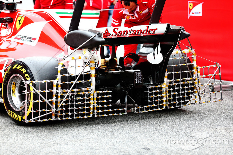 Kimi Raikkonen, con sensores en el alerón trasero del Ferrari SF70H
