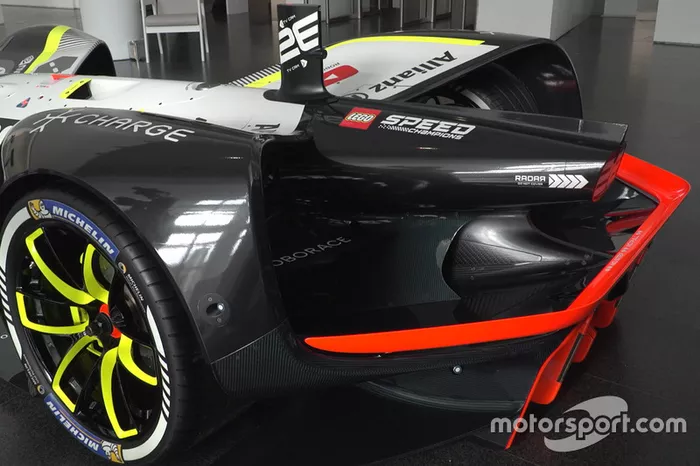 RoboRace car