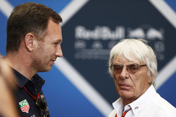 Christian Horner, Team Principal, Red Bull Racing, discute avec Bernie Ecclestone, président d'honneur Formula 1