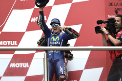 Подіум: переможець гонки Маверік Віньялес, Yamaha Factory Racing