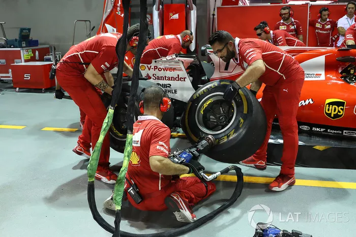 Ferrari pit stop antrenmanı