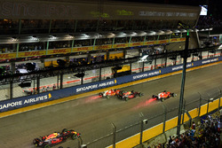 Sebastian Vettel, Ferrari SF70H, Max Verstappen, Red Bull Racing RB13 et Kimi Raikkonen, Ferrari SF70H au départ