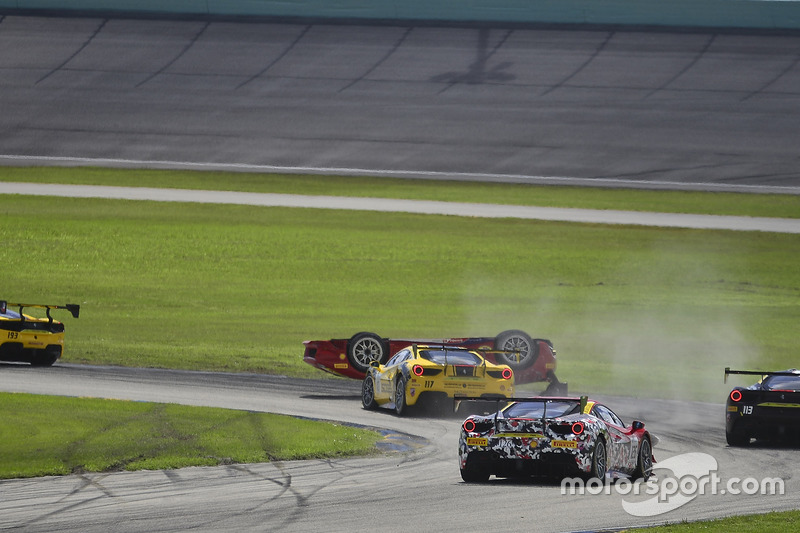 Unfall: #124 Ferrari of Long Island Ferrari 488 Challenge: Jerome Jacalone